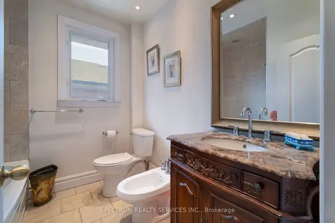22 Barksdale Avenue Toronto ON M3H 4S3