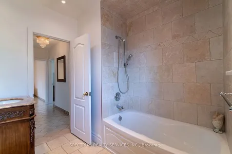 22 Barksdale Avenue Toronto ON M3H 4S3