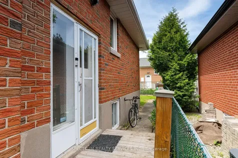 22 Barksdale Avenue Toronto ON M3H 4S3