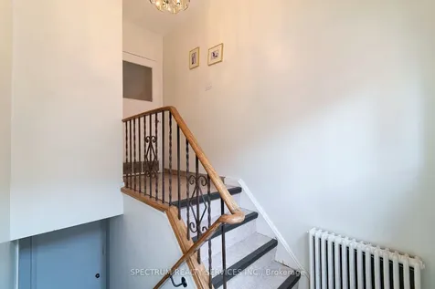 22 Barksdale Avenue Toronto ON M3H 4S3