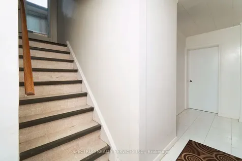22 Barksdale Avenue Toronto ON M3H 4S3