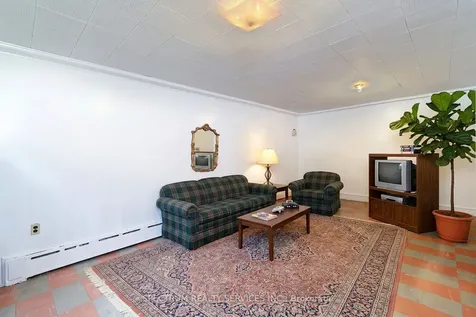 22 Barksdale Avenue Toronto ON M3H 4S3