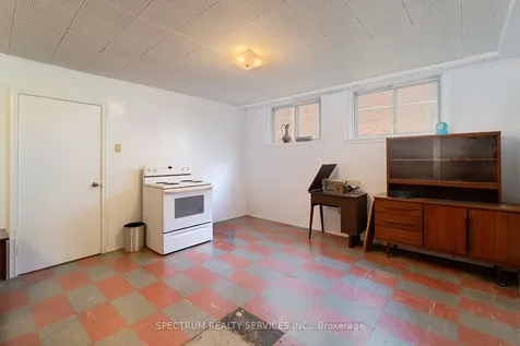 22 Barksdale Avenue Toronto ON M3H 4S3