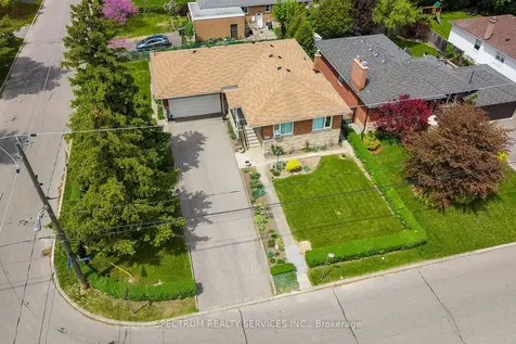 22 Barksdale Avenue Toronto ON M3H 4S3