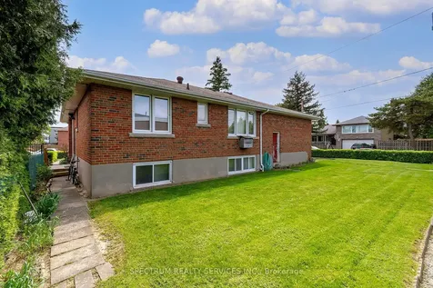 22 Barksdale Avenue Toronto ON M3H 4S3