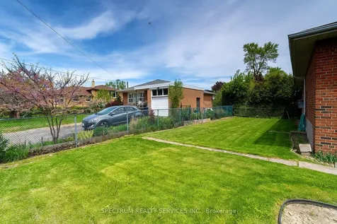 22 Barksdale Avenue Toronto ON M3H 4S3