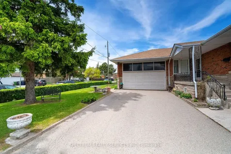 22 Barksdale Avenue Toronto ON M3H 4S3
