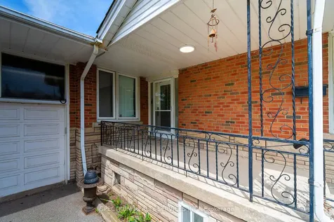 22 Barksdale Avenue Toronto ON M3H 4S3