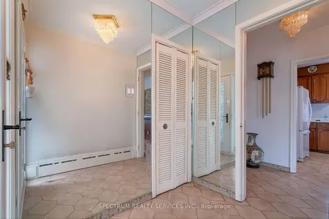 22 Barksdale Avenue Toronto ON M3H 4S3