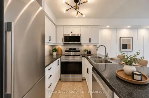 19 Barberry Place Toronto ON M2K 3E3