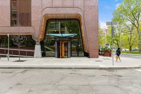 19 Brant Street Toronto ON M5V 2L2
