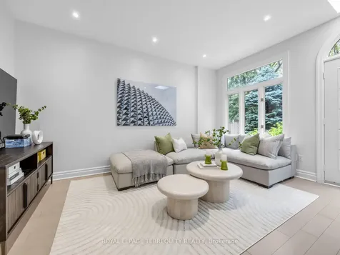 159 Hillsdale Avenue E Toronto ON M4S 1T4