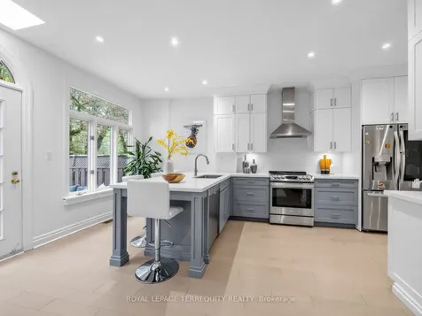 159 Hillsdale Avenue E Toronto ON M4S 1T4