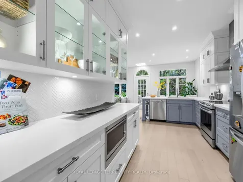 159 Hillsdale Avenue E Toronto ON M4S 1T4