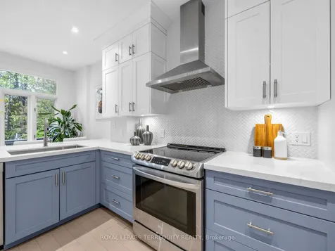 159 Hillsdale Avenue E Toronto ON M4S 1T4