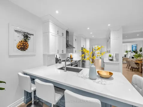 159 Hillsdale Avenue E Toronto ON M4S 1T4