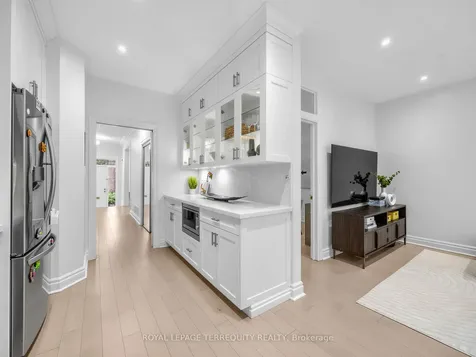 159 Hillsdale Avenue E Toronto ON M4S 1T4