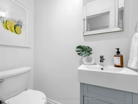 159 Hillsdale Avenue E Toronto ON M4S 1T4