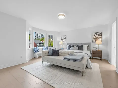159 Hillsdale Avenue E Toronto ON M4S 1T4