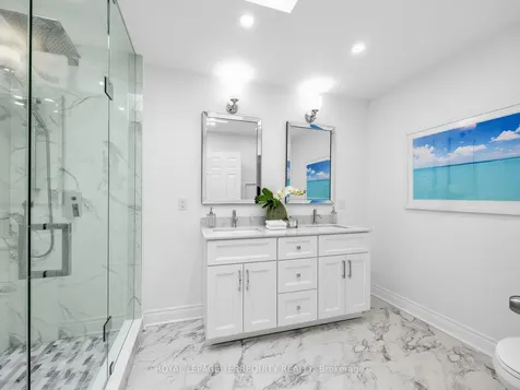 159 Hillsdale Avenue E Toronto ON M4S 1T4