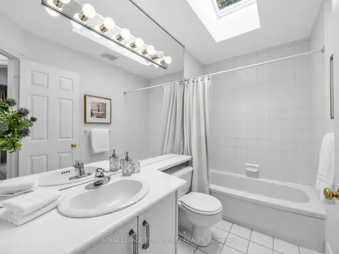 159 Hillsdale Avenue E Toronto ON M4S 1T4