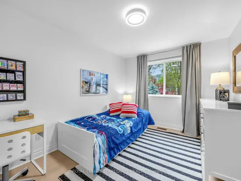 159 Hillsdale Avenue E Toronto ON M4S 1T4