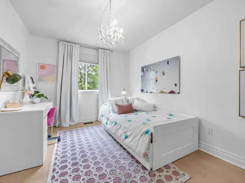 159 Hillsdale Avenue E Toronto ON M4S 1T4