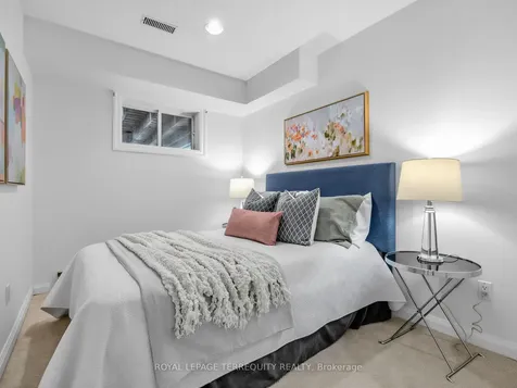 159 Hillsdale Avenue E Toronto ON M4S 1T4
