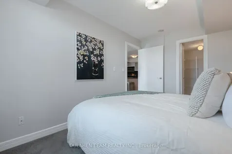 16 Harrison Garden Boulevard Toronto ON M2N 7J6