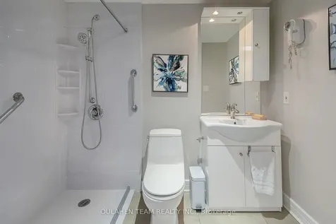 16 Harrison Garden Boulevard Toronto ON M2N 7J6