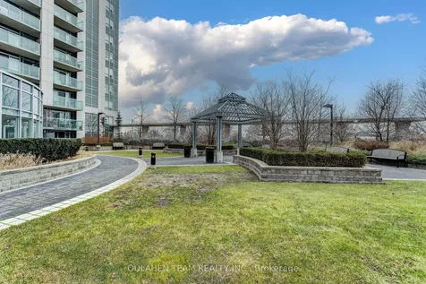 16 Harrison Garden Boulevard Toronto ON M2N 7J6