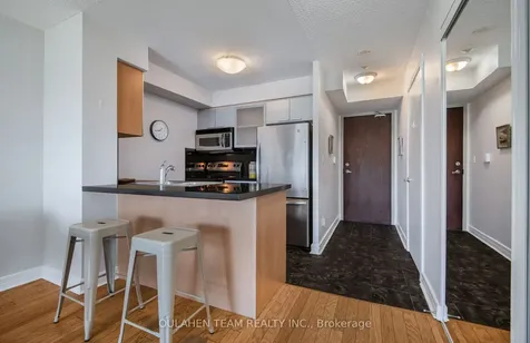 16 Harrison Garden Boulevard Toronto ON M2N 7J6