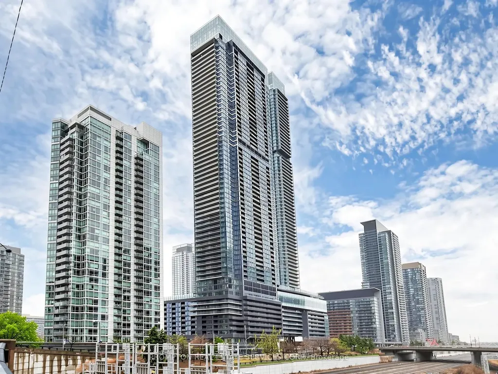 3 Concord Cityplace Way Toronto ON M5V 0X4