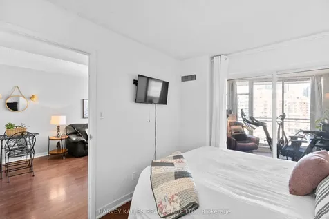 650 Queens Quay W Toronto ON M5V 3N2