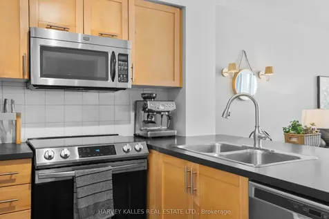 650 Queens Quay W Toronto ON M5V 3N2