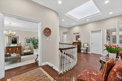 16 Caravan Drive Toronto ON M3B 1N2
