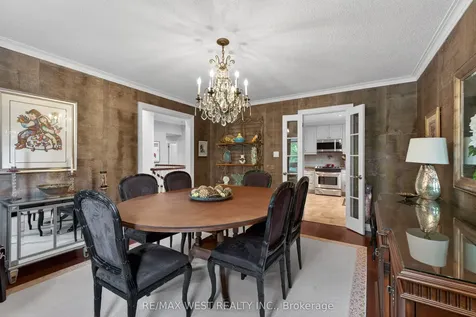 16 Caravan Drive Toronto ON M3B 1N2