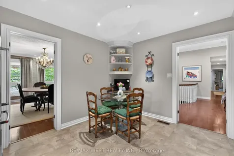 16 Caravan Drive Toronto ON M3B 1N2