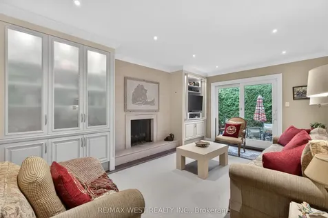16 Caravan Drive Toronto ON M3B 1N2