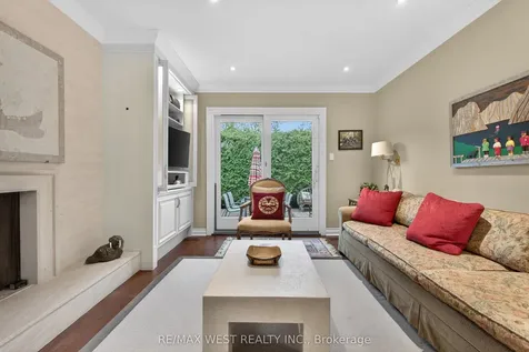 16 Caravan Drive Toronto ON M3B 1N2