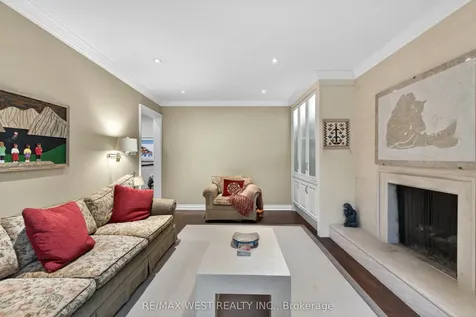 16 Caravan Drive Toronto ON M3B 1N2