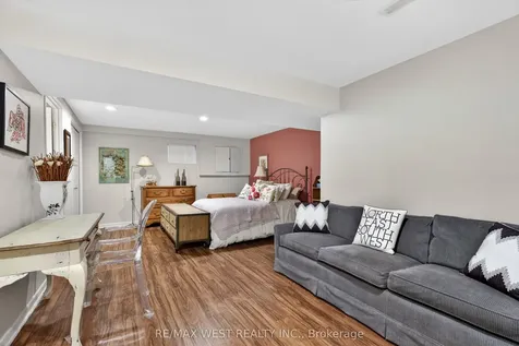 16 Caravan Drive Toronto ON M3B 1N2