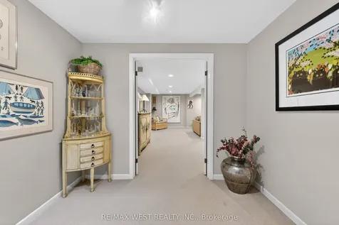 16 Caravan Drive Toronto ON M3B 1N2