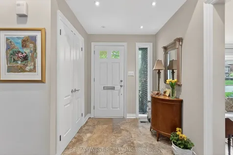 16 Caravan Drive Toronto ON M3B 1N2
