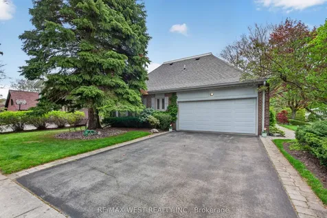 16 Caravan Drive Toronto ON M3B 1N2