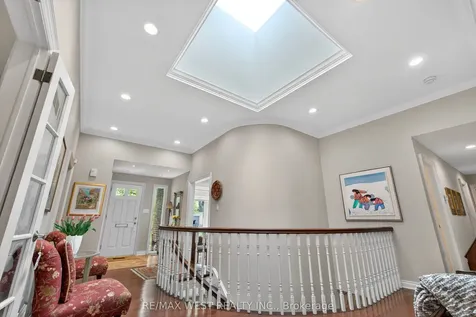 16 Caravan Drive Toronto ON M3B 1N2