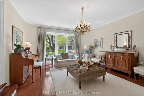 16 Caravan Drive Toronto ON M3B 1N2