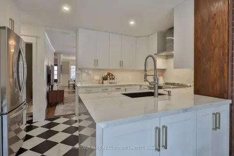 452 Davisville Avenue Toronto ON M4S 1H8