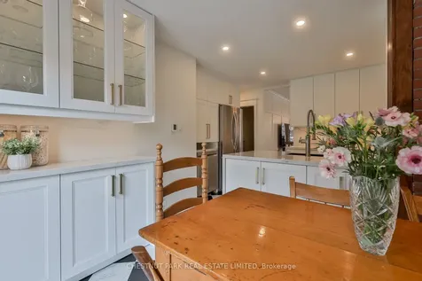 452 Davisville Avenue Toronto ON M4S 1H8
