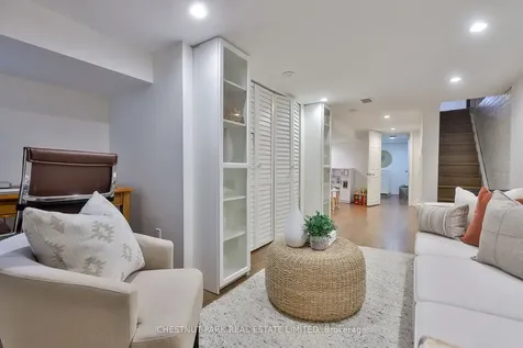 452 Davisville Avenue Toronto ON M4S 1H8